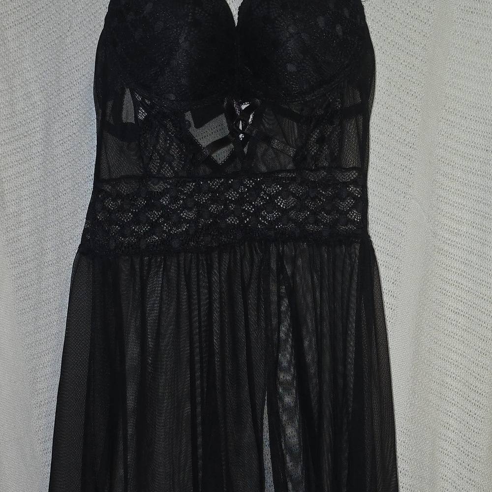 Elegant Black Lace Nightie